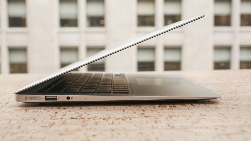Why is Apple dragging its heels about retiring the MacBook Air in 2018?
