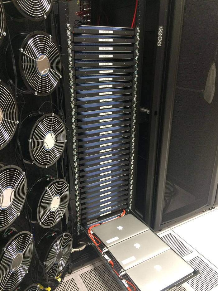 Server rack made of 96 MacBook Pro laptops