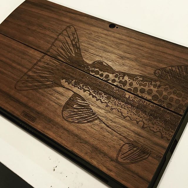Toast protective wood cover for laptop PC and tablets